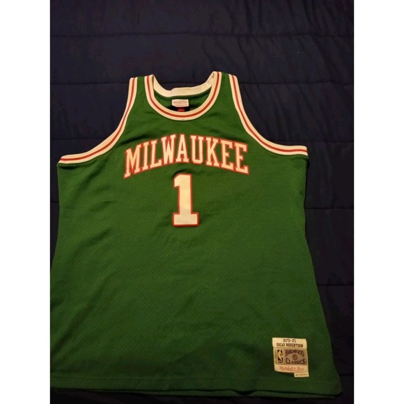 Milwaukee Bucks Oscar Robertson #1 Mitchell & Ness HWC Jersey Size 2XL